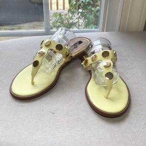 NWOT! Kenzie (Maelie) Sunny Yellow thong sandals
